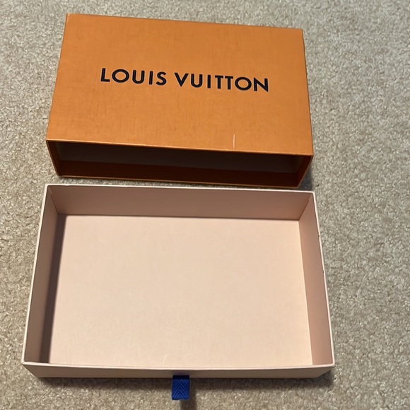 Louis Vuitton drawer styled gift box ( PURSE NOT INCLUDED) - Picture 2 of 6